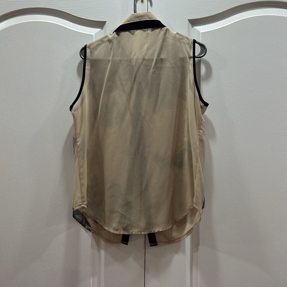 Top M - Picture 2 of 10